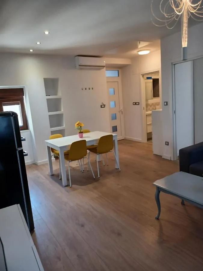 Apartman B & S With A Beautiful Terrace Apartment Pula
