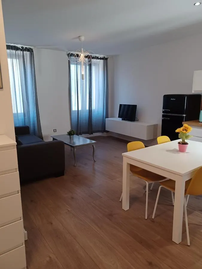 Apartman B & S With A Beautiful Terrace Lägenhet Pula 0*,