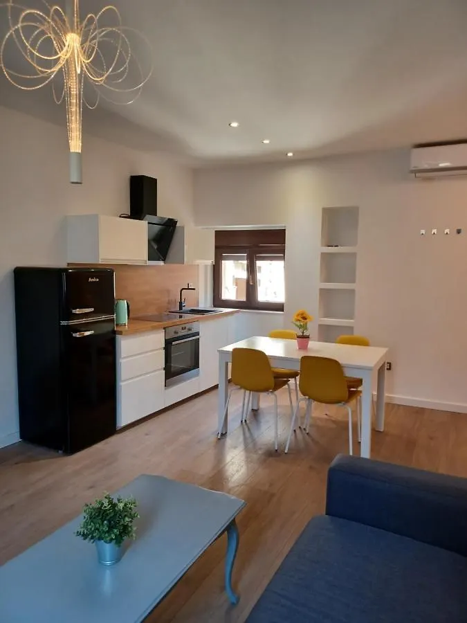 Apartman B & S With A Beautiful Terrace location